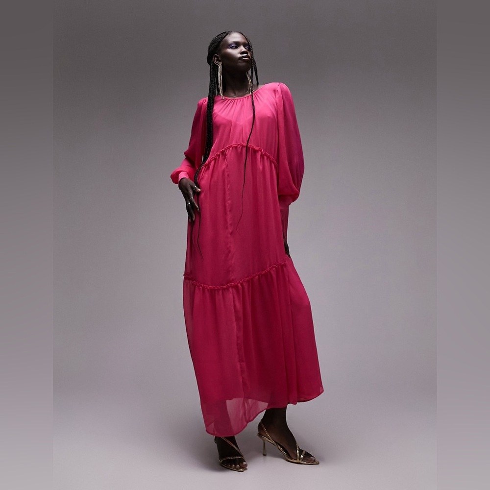 BUNDLE 2 ITEMS FOR $8✨

TOPSHOP premium tiered bright maxi dress ✨